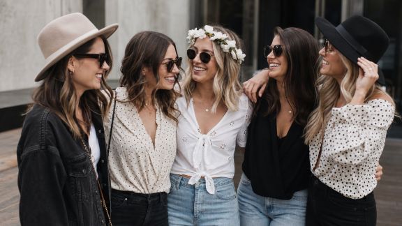 Tenues et accessoires pour un EVJF en milieu urbain : inspirations et conseils