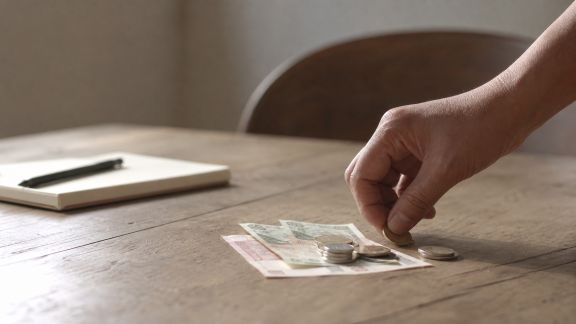 Comment prévoir les pourboires et frais annexes dans son budget EVJF