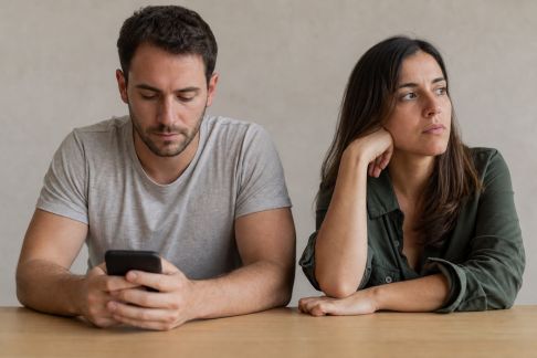 Témoins et réseaux sociaux : comment partager sans en faire trop