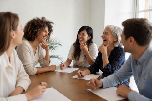 Atelier d’écriture collective : inventer une mini-histoire hilarante pour la mariée