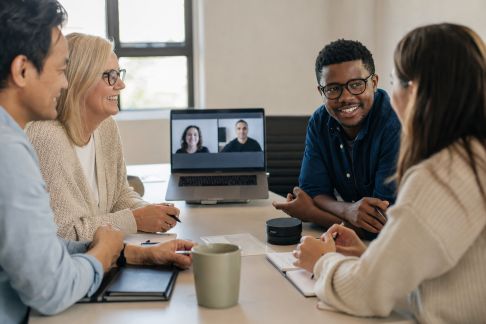 Comment organiser un team building hybride entre présentiel et distanciel