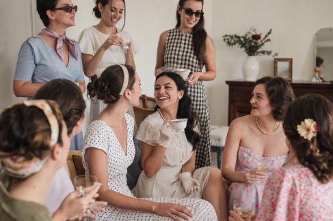 Look rétro : astuces pour réussir un EVJF vintage et élégant