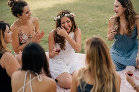 Astuces d’anciens témoins : organiser un EVJF mémorable avec un budget maîtrisé