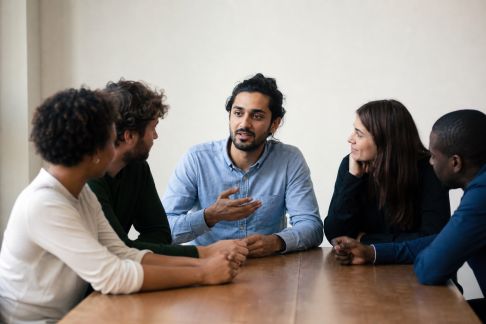 Team building et résolution de conflits : transformer les tensions en opportunités