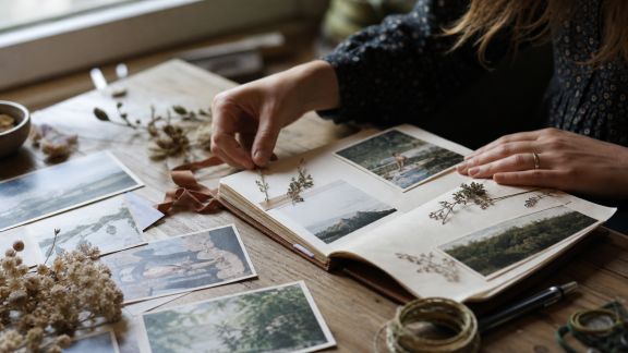 Comment réaliser un carnet de citations et souvenirs manuscrits illustrés de photos EVJF
