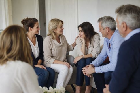 Impliquer la famille de la future mariée sans stress : mode d’emploi pour témoins