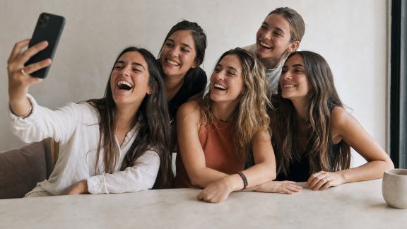 Créer un quiz selfie pour tester la complicité du groupe lors d’un EVJF