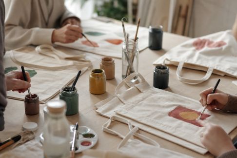 Atelier customisation de tote bags : une activité créative et utile