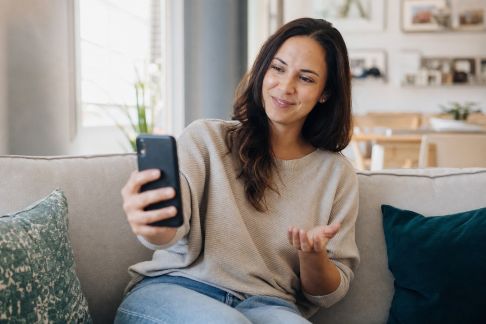 Faire témoigner les invitées : recueillir des messages vidéo pour accompagner l’album photo