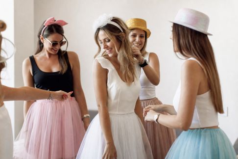 Tenues à thème : nos idées originales pour surprendre la future mariée
