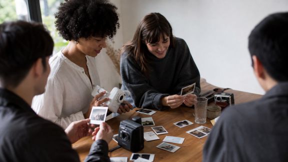 Organiser un atelier photo instantanée pour des souvenirs ludiques et authentiques