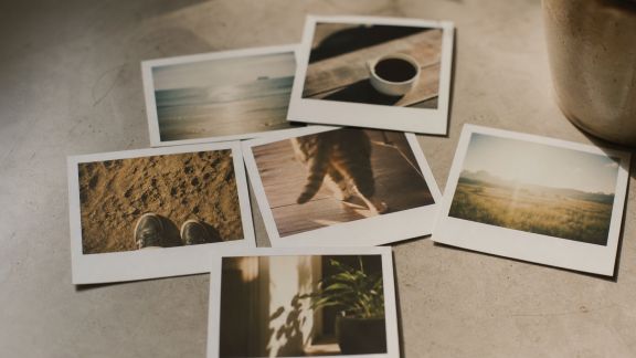 Défis créatifs avec photos polaroid : booster l’originalité des souvenirs